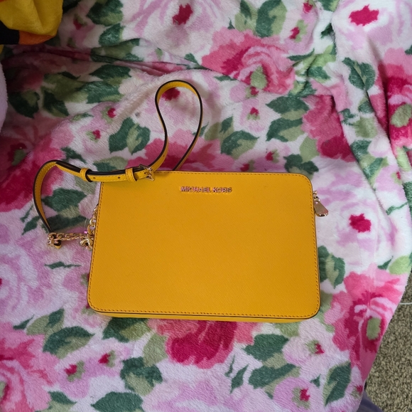 Michael Kors Jet Set Large Saffiano Leather Crossbody Bag Marrigold - Picture 3 of 6